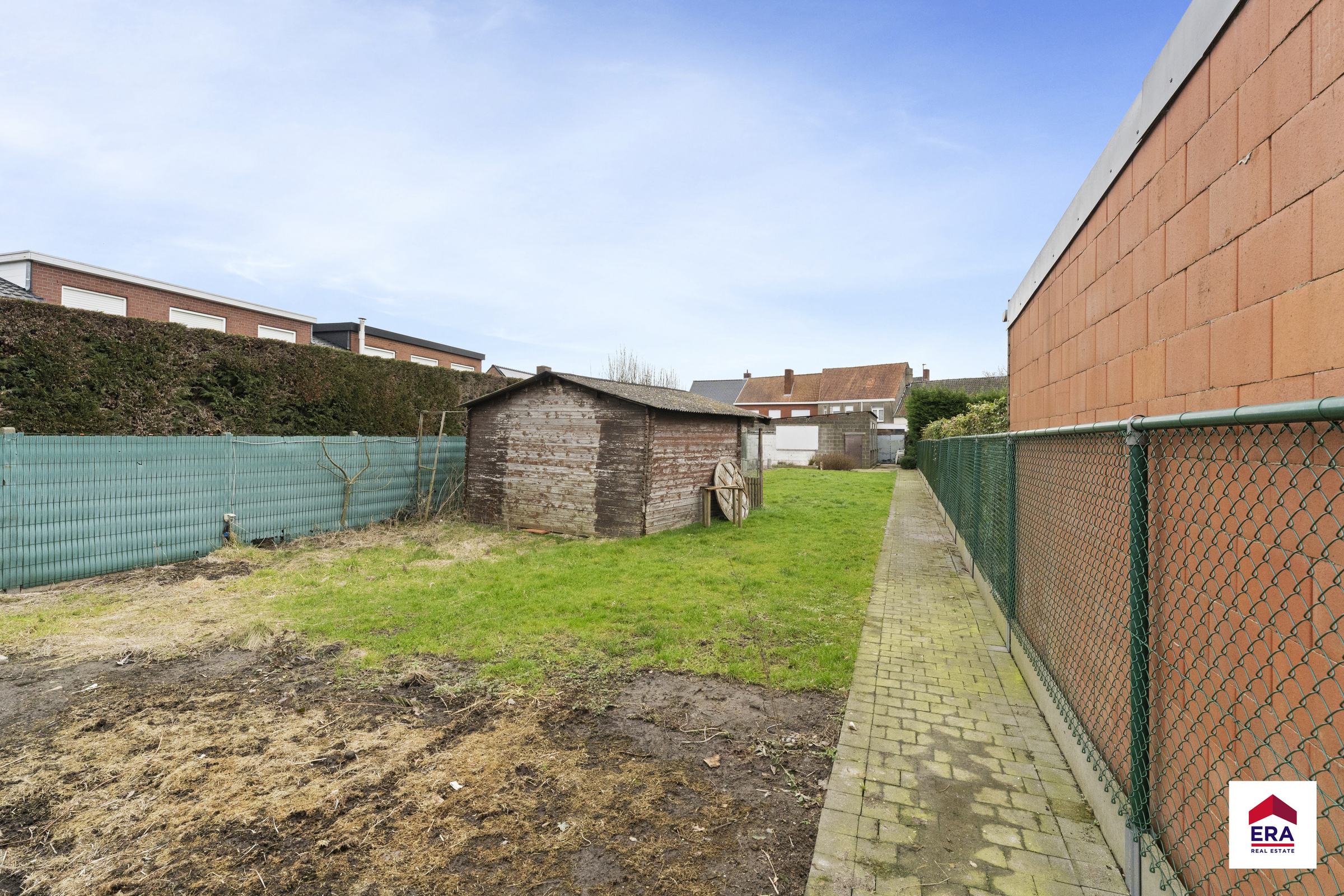 Ruime woning met bijgebouwen op 668 m² - foto 5