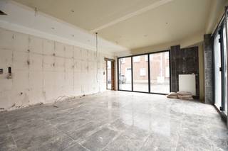 Casco HOEK WONING (woonopp. 211m²) met 4 slaapkamers en 2 auto-standplaatsen Nr. 1 (106m²) : Gelijkvloers: inkom met gastentoilet, lichtrijke...