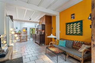 Deze leuke woning onderging reeds een aantal belangrijke renovaties waaronder het vernieuwen van het dak(2018) en het vervangen van de ramen(2022) en de verwarmingsketel(2022). Het resultaat is een positief EPC verslag van 140kWh-B-label!<br /><br />Bestaande uit een inkom, een leefruimte met een zit- en een eetplaats, een keuken met plaats voor een eettafel, 3 slaapkamers en een badkamer. De woning beschikt bovendien over een praktische kelder en ook de aanbouw is onderkelderd. De tuin met terras is goed georiënteerd en beperkt in onderhoud.<br /><br />Prima ligging nabij het station en het centrum van Leuven, openbaar vervoer, verschillende scholen, winkels, sportfaciliteiten en eet- en drankgelegenheden. Alles op wandel/fietsafstand!<br /><br />EPC 140kWh(B-label)! Asbestveilig! Niet-overstromingsgevoelig!<br /><br />Indien u deze leuke woning graag bezoekt dan kan u mij steeds bereiken via arnaut@immojanstas.be of op 0495292080.<br /><br />Bijkomende info (EPC, bodemattest, elektriciteitsattest, enz...) kan U hier downloaden ↓