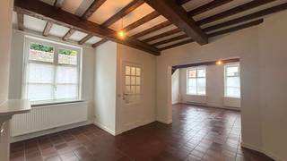 Brugge - In het zeer gegeerde Gezellekwartier vinden we deze karaktervolle en comfortabele STADSWONING met 3 slaapkamers en STADSTERRAS, vlakbij...