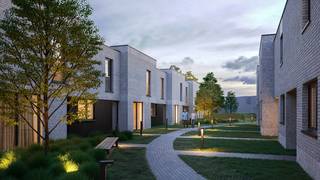 <p>Ontdek Woonerf Bastion in Edegem, een uniek nieuwbouwproject waar modern comfort en groen wonen perfect samenkomen. Gelegen vlak naast het prachtige Fort V en omgeven door natuur, geniet je hier dagelijks van rust, ruimte en een uitzonderlijke woonkwaliteit.</p><p>Deze energiezuinige woningen en appartementen zijn gebouwd met oog op de toekomst en behalen een indrukwekkend E-peil van E10. Dankzij de combinatie van een geavanceerde lucht/water-warmtepomp, vloerverwarming én vloerkoeling ervaar je het hele jaar door een aangenaam binnenklimaat. De integratie van zonnepanelen zorgt bovendien voor een lage energiefactuur en een duurzame levensstijl.</p><p>Binnenin geniet je van een doordachte indeling en kwalitatieve afwerking, met de mogelijkheid om jouw woning verder te personaliseren volgens jouw smaak. De kleinschaligheid van het project creëert een exclusieve en rustige woonomgeving, ideaal voor wie houdt van privacy en comfort.</p><p>Met ondergrondse parkeerplaatsen, ruime fietsenstallingen en een ligging nabij winkels, scholen en openbaar vervoer, biedt Bastion alles wat je nodig hebt binnen handbereik.</p><p>We betreden de woning in een aangename inkomhal die toegang geeft tot het gastentoilet en de ruime berging. Hier kan u de Viessmann warmtepomp terugvinden samen met de aansluiting voor wasmachine/droogkast. Als we verderlopen komen we in een mooie lichtrijke leefruimte dankzij de grote schuifraam naar de tuin. De half-open keuken is voorzien van alle toestellen en kan naar eigen smaak verder gekozen worden bij de keukenbouwer.</p><p>Op de eerste verdieping is er een aangename overloop die toegang geeft tot de 3 slaapkamers. Er is een aparte berging waar we het ventilatiesysteem type D terugvinden. Als laatste is er een badkamer voorzien van toilet, dubbele lavabo en ruime douche. Ondergronds kan u een staanplaats en berging mee aankopen. Er zijn ook bezoekersparkings voorzien en fietsenstalling.  </p><p>Woon in harmonie met de natuur, zonder in te boeten aan bereikbaarheid en luxe. Bastion is meer dan wonen — het is thuiskomen.</p>