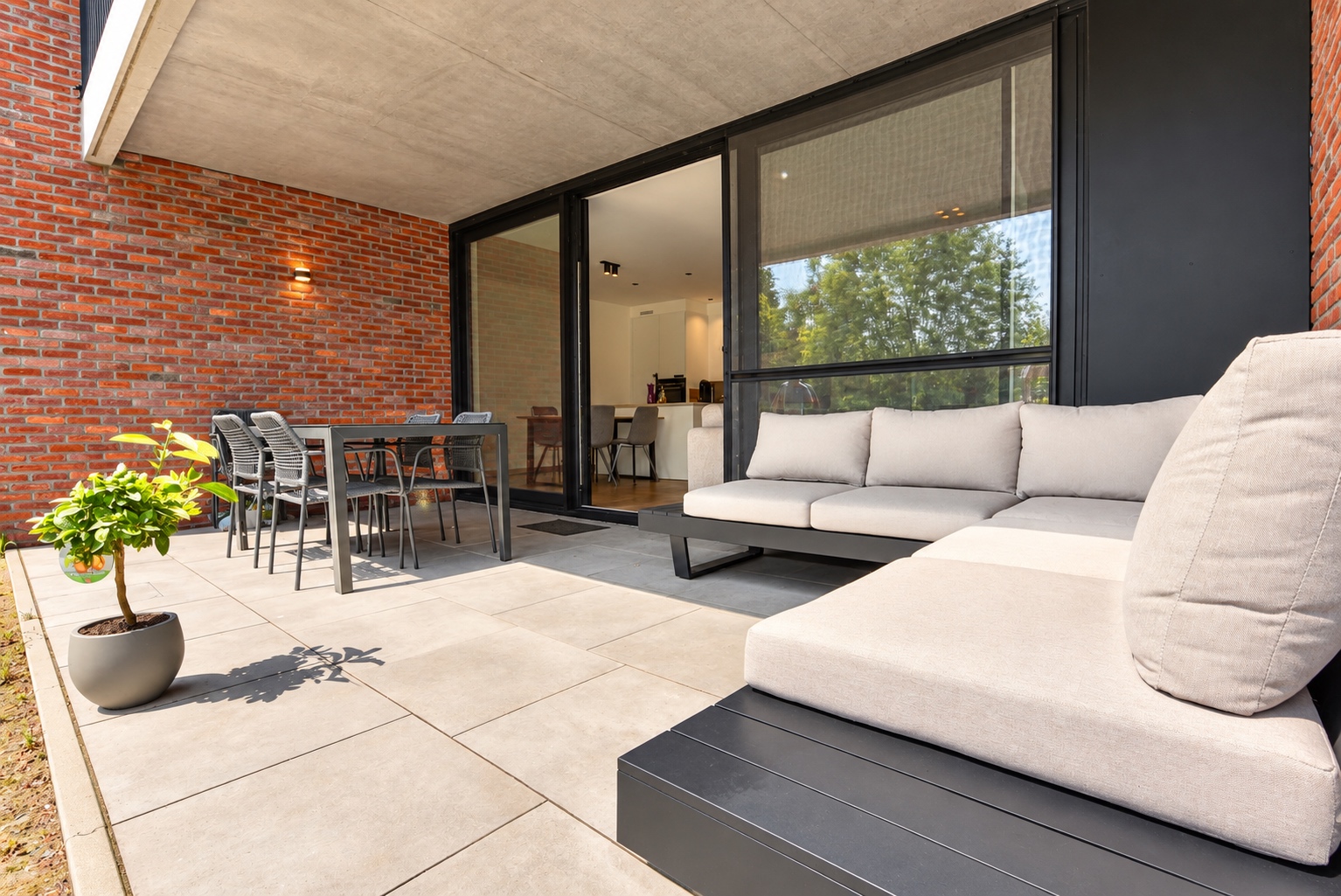 Instapklaar nieuwbouwappartement met 2 slpk, tuin en standplaats voor 335.000 EUR - foto 5