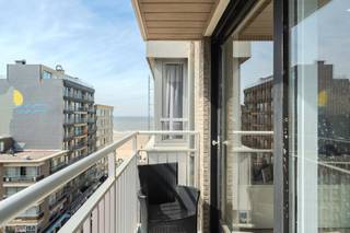 Prachtige ruime studio met aparte slaaphoek te koop te Middelkerke. Deze kwalitatief afgewerkte studio met zonnig terras en zijdelings...