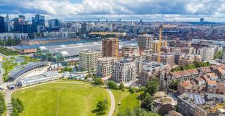 <span>Téléphone : 02 318 18 08 - Le Projet Quincy prend place sur le Site de Tour &amp; Taxis dans le projet Iconic Park Lane. Le projet a été conçu par le bureau d’architectes noA, qui a travaillé en collaboration avec Sergison Bates et awg au concept et au design de Park Lane L’immeuble a 5 étages et 46 appartements (1-2 &amp; 3 chambres), offrant tous de spacieux séjour aux finitions haut de gamme, ainsi que de superbes terrasses avec vue sur les jardins du projet ou le parc de Tour &amp; Taxis.</span><br /><span>Le projet, muni de panneaux solaire, triple vitrage et d'un système de récupération d'eau de pluie, vous offrira les meilleures performances énergétiques.</span><br /><span>Un investissement garanti sans failles dans ce quartier en plein renouveau !</span>