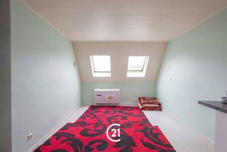 <p>Ce studio, situé dans la Rasphuisstraat, offre une excellente opportunité à la fois comme résidence propre et pour ceux qui recherchent un bien d'investissement intéressant.<br />Cette propriété est en fait actuellement louée.</p><p>Le studio dispose d'un espace de vie avec cuisine et d'une salle de bain avec douche à l'italienne et toilettes.</p><p>L'emplacement est sans aucun doute un atout majeur. Situé à une courte distance du centre de Gand, il est facilement accessible grâce à la proximité des principales voies d'accès et des transports en commun. En outre, les magasins, les restaurants, les établissements d'enseignement et les installations de loisirs sont facilement accessibles.</p><p>En bref, une opportunité idéale pour ceux qui recherchent une maison située au centre ou une propriété avec un potentiel locatif attrayant dans un quartier recherché.</p>