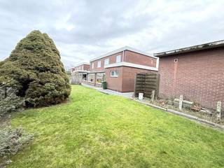 Deze halfopen bebouwing bevindt zich in het centrum van Booischot (Pijpelheide), op wandelafstand van lokale handelaars, scholen en openbaar...