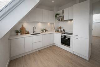 <span><strong>*** NEW NEW NEW ***</strong></span><br /><br />In de Vaartstraat, middenin de historische binnenstad en grenzend aan tal van universiteitscampussen, openbaar vervoer, winkels.... bieden wij deze studio aan! De studio is niet afgewerkt, maar kan volledig afgewerkt worden afgeleverd aan een meerprijs van €10.000.<br />Bij de studio kan optioneel een autostaanplaats worden aangekocht. <br /><br /><span><span>Bent u op zoek naar een investering of voor uw studerende kinderen op een top locatie in het centrum van onze historische binnenstad? Dan is dit iets voor u!</span></span><br /><br /><span><strong>Meer informatie of een bezoek ter plaatse? Contacteer onze expert investeringsvastgoed Jacky: jacky@connect-immo.be of 0495 53 46 49</strong></span><br /><br />Wgsche, Gdv, Gvkr, Gvv<br />EPB startverklaring