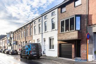 Welkom in deze gezinswoning op wandelafstand van het centrum van Aalst, waar het dagelijkse comfort hand in hand gaat met een uiterst...