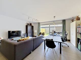 In de Voetbalstraat te Veurne vinden we deze recente woning (2008) met 4 slaapkamers te huur. Het huis is gelegen nabij het centrum van Veurne,...