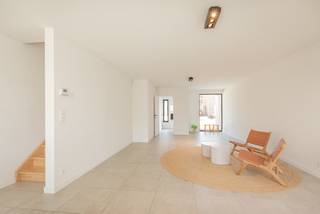 Deze moderne woning uit 2019 combineert een doordachte indeling met een uitzonderlijke ligging in het hart van Kessel-Lo. Dankzij de recente...