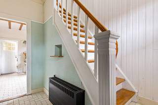 Welkom in deze charmante woning te Kalmthout, een authentieke jaren '30 woning met karakter. De woning wordt gekenmerkt door zijn open indeling...