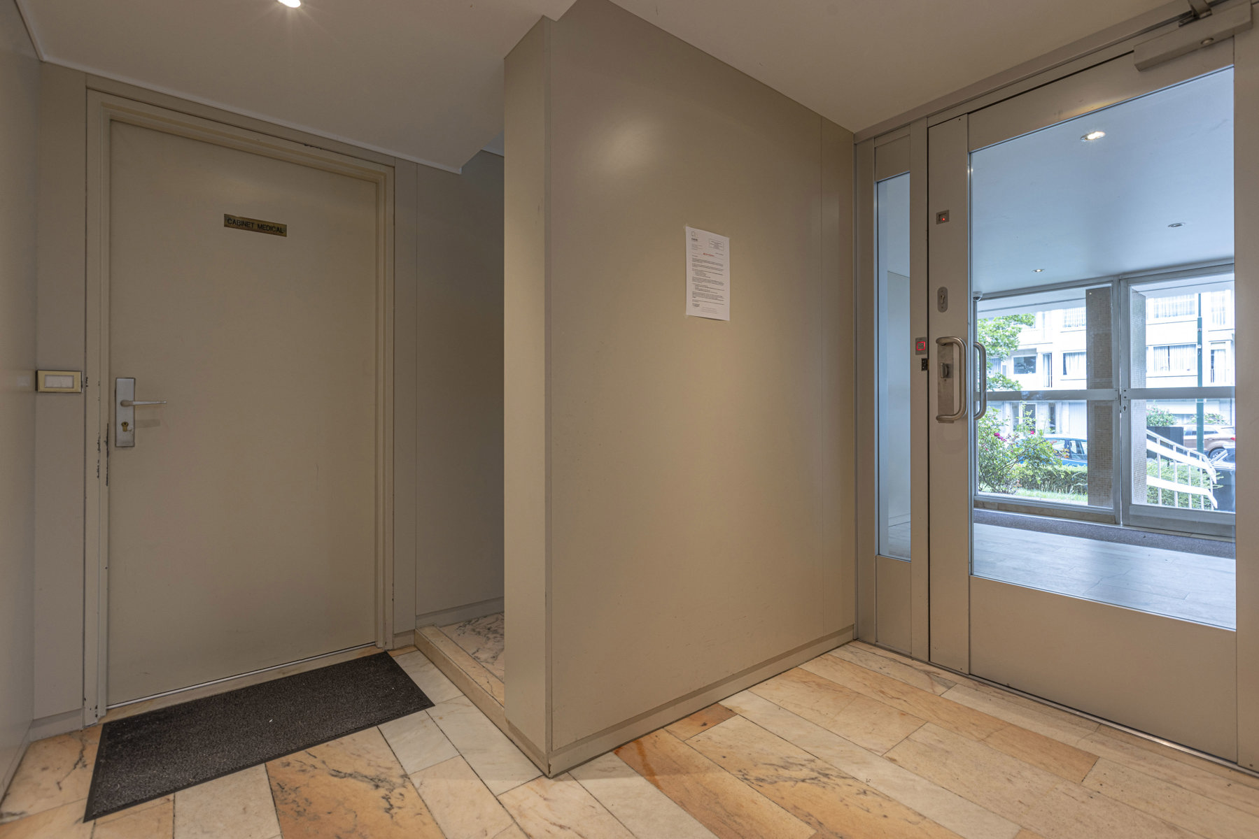 Commercial for sale in Molenbeek-Saint-Jean - photo 3