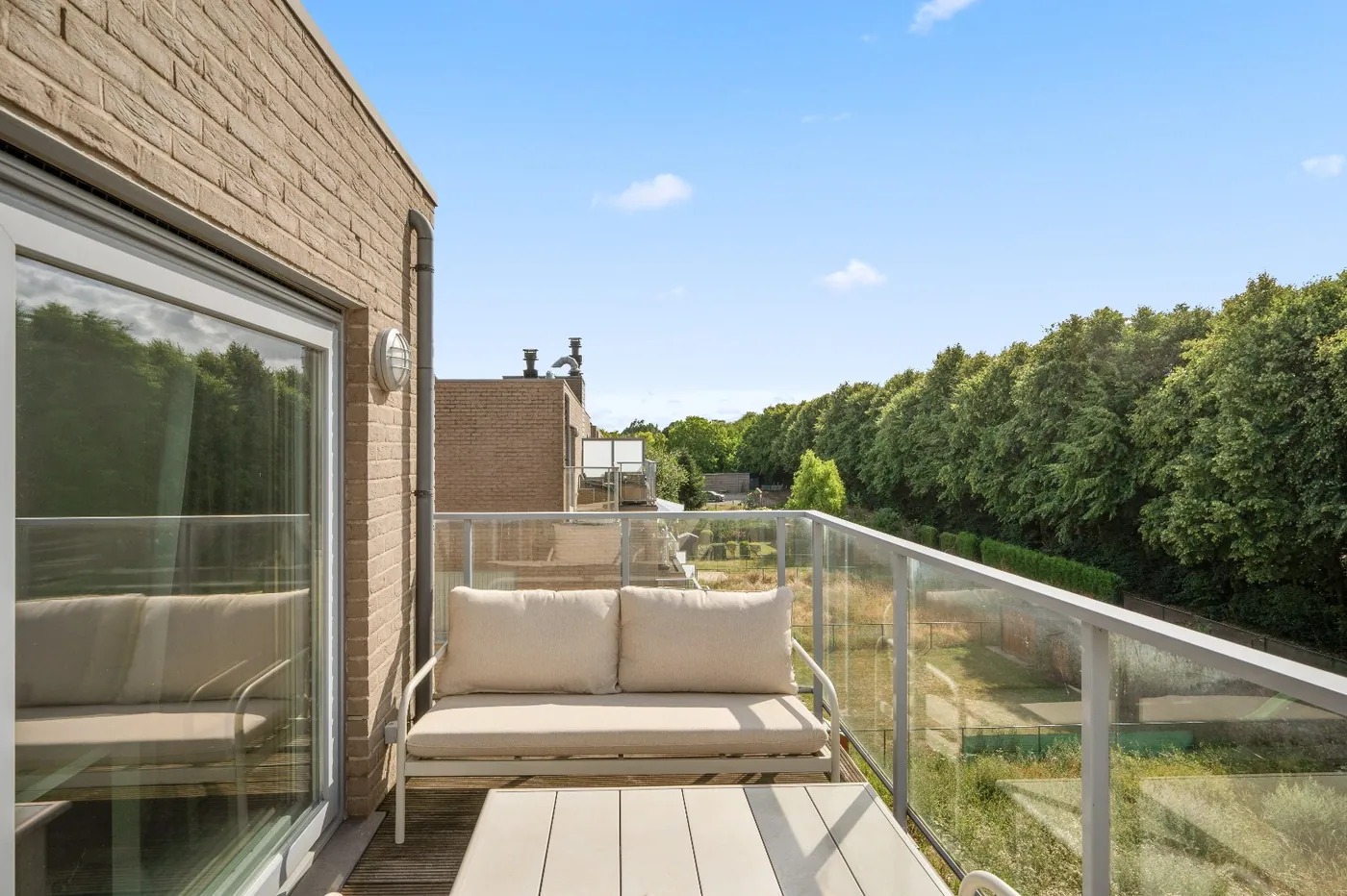 Gezellig appartement met ruim terras nabij het centrum (mogelijkheid aankoop autostaanplaats) - foto 2