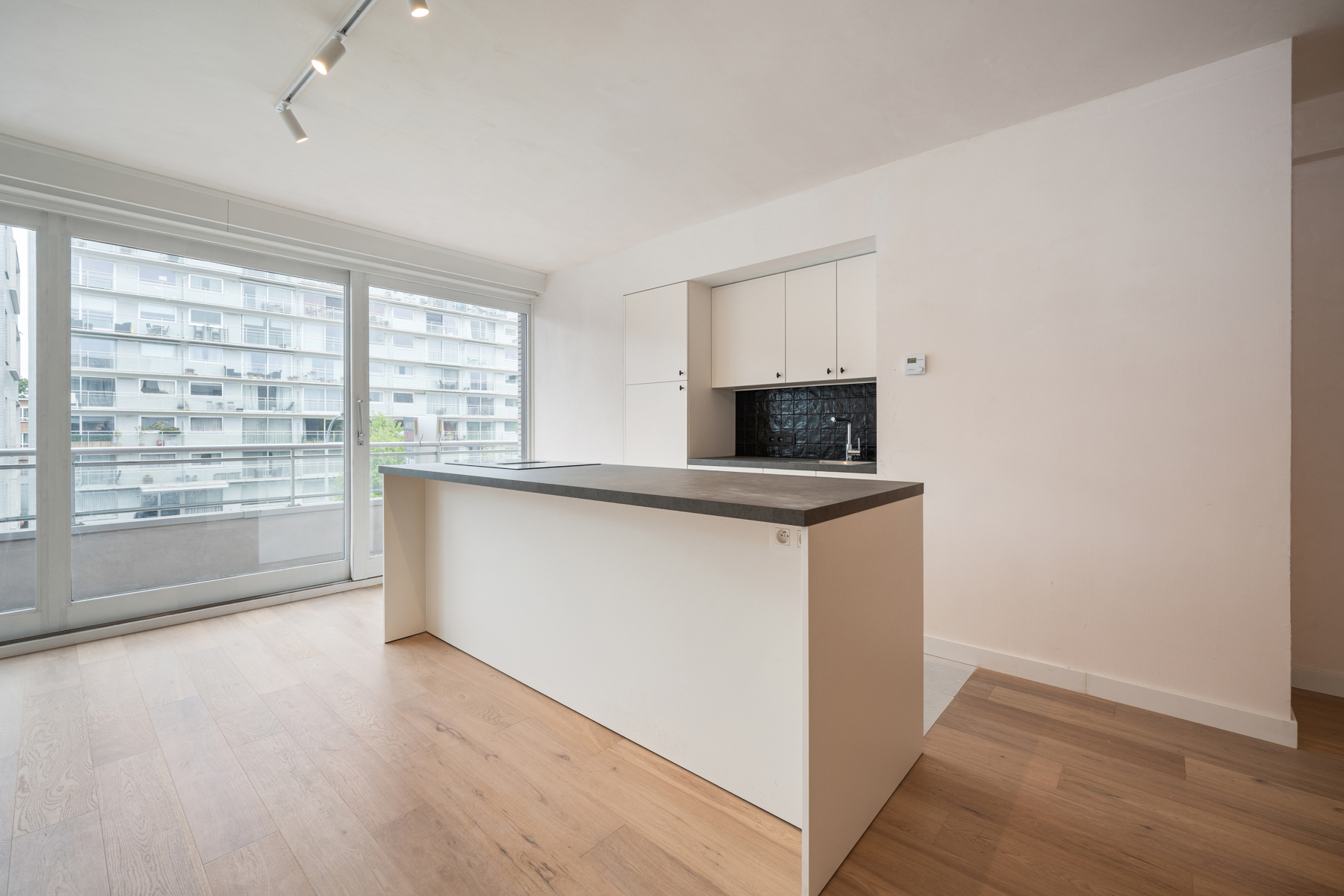 Totaal gerenoveerd appartement op centrale locatie - foto 1