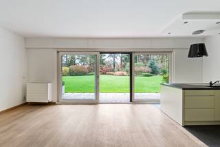 Gelijkvloers appartement in parkdomein "Hof van Acaria" in Schotenhof, vlakbij winkels en openbaar vervoer. Het appartement werd ca. 2012...