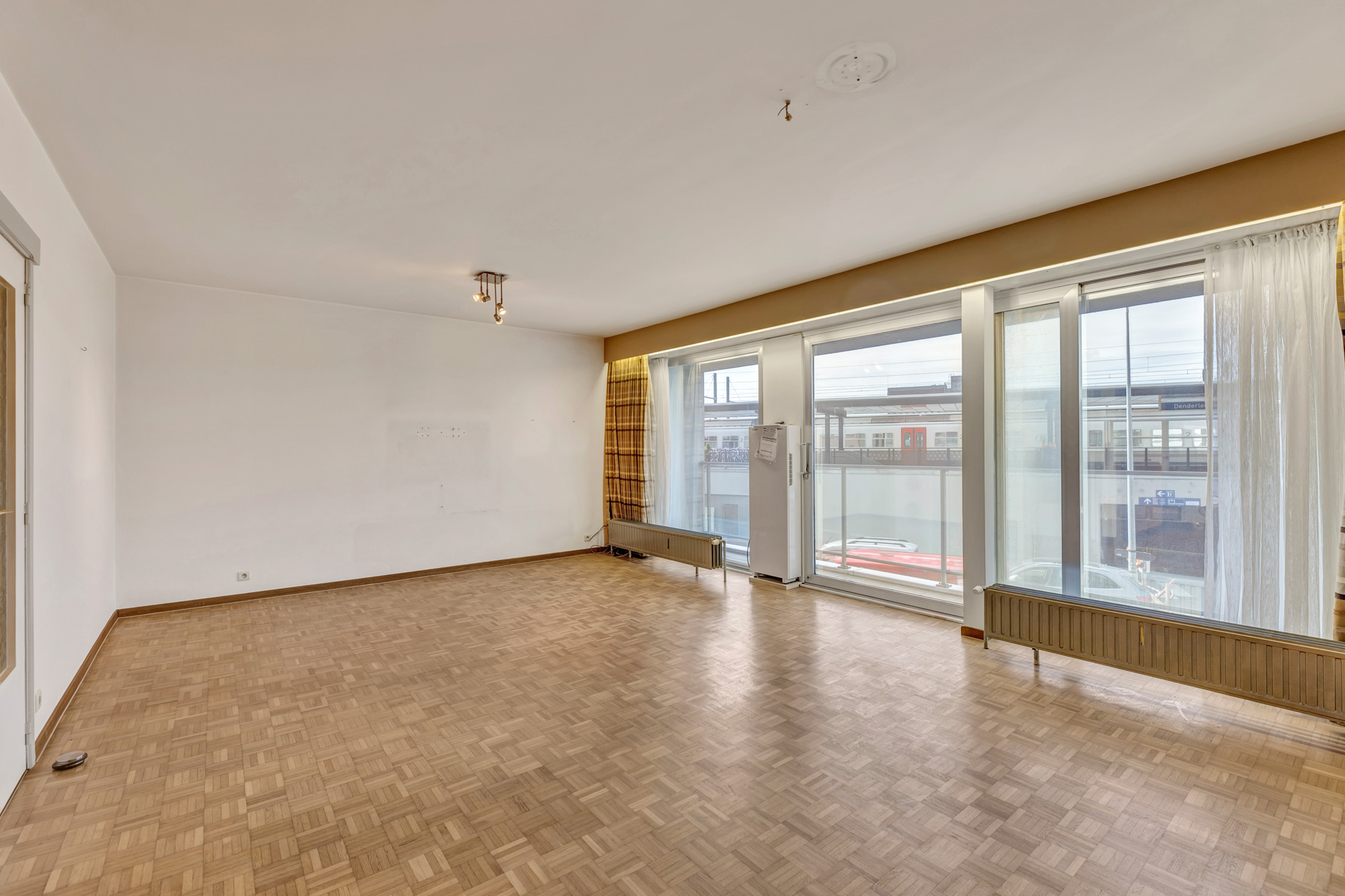 Ruim appartement aan het treinstation te Denderleeuw - foto 2