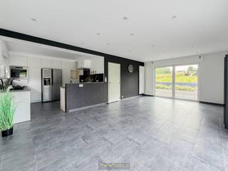 VILLA   SITUÉE AU CALME AU MILIEU DES CHAMPS, AVEC VUE PANORAMIQUE SUR LES COLLINES  à Ellezelles.Profitez du SOLEIL TOUTE LA JOURNÉE autour de ce...
