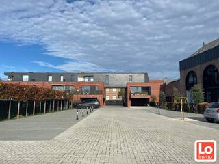 In het dorp van Beervelde, op de parking van de appartementen naast het Feestpaleis zijn er autostaanplaatsen te huur. Het gaat om...