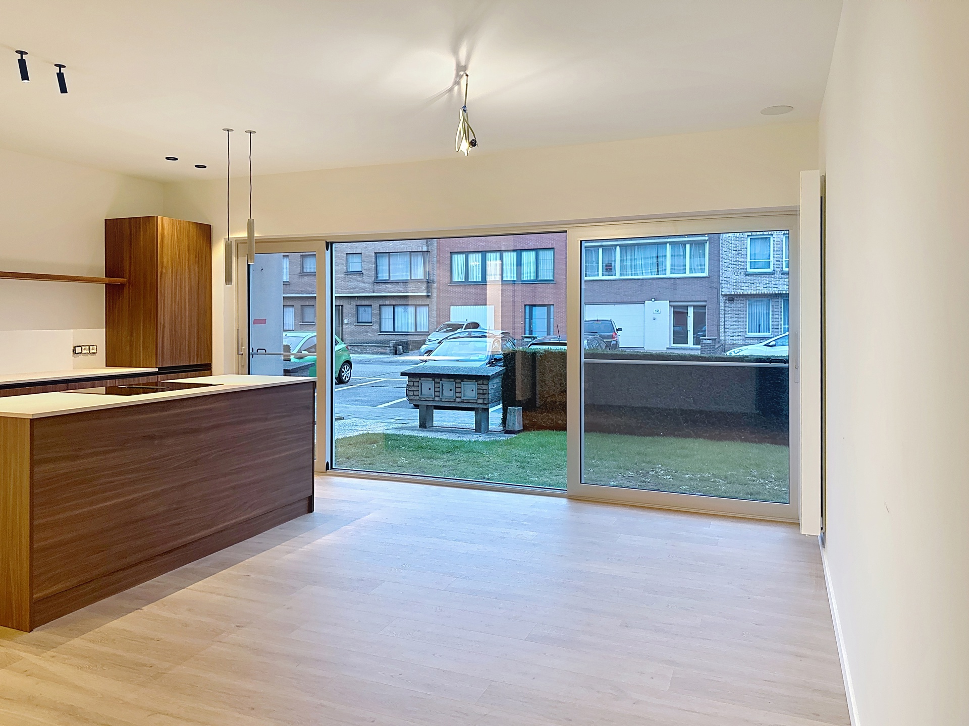 VOLLEDIG VERNIEUWD GELIJKVLOERS APPARTEMENT 3 SLPKS - foto 4