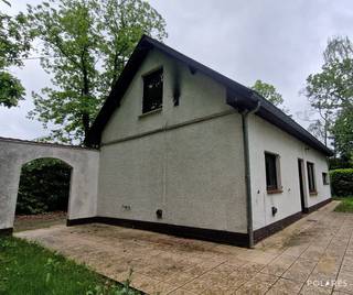 *** RESERVE YOUR VISIT VIA WWW.POLARES.EU ***This detached house from the mid-1950s is located in an exceptionally wooded and peaceful area, situated...
