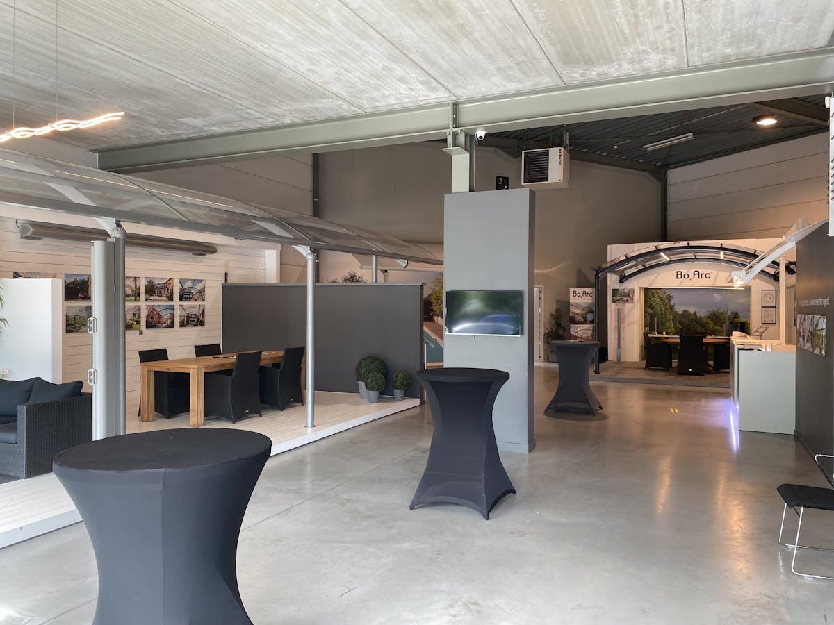 Opslagruimte/magazijn met showroom en bureel te huur. - foto 3