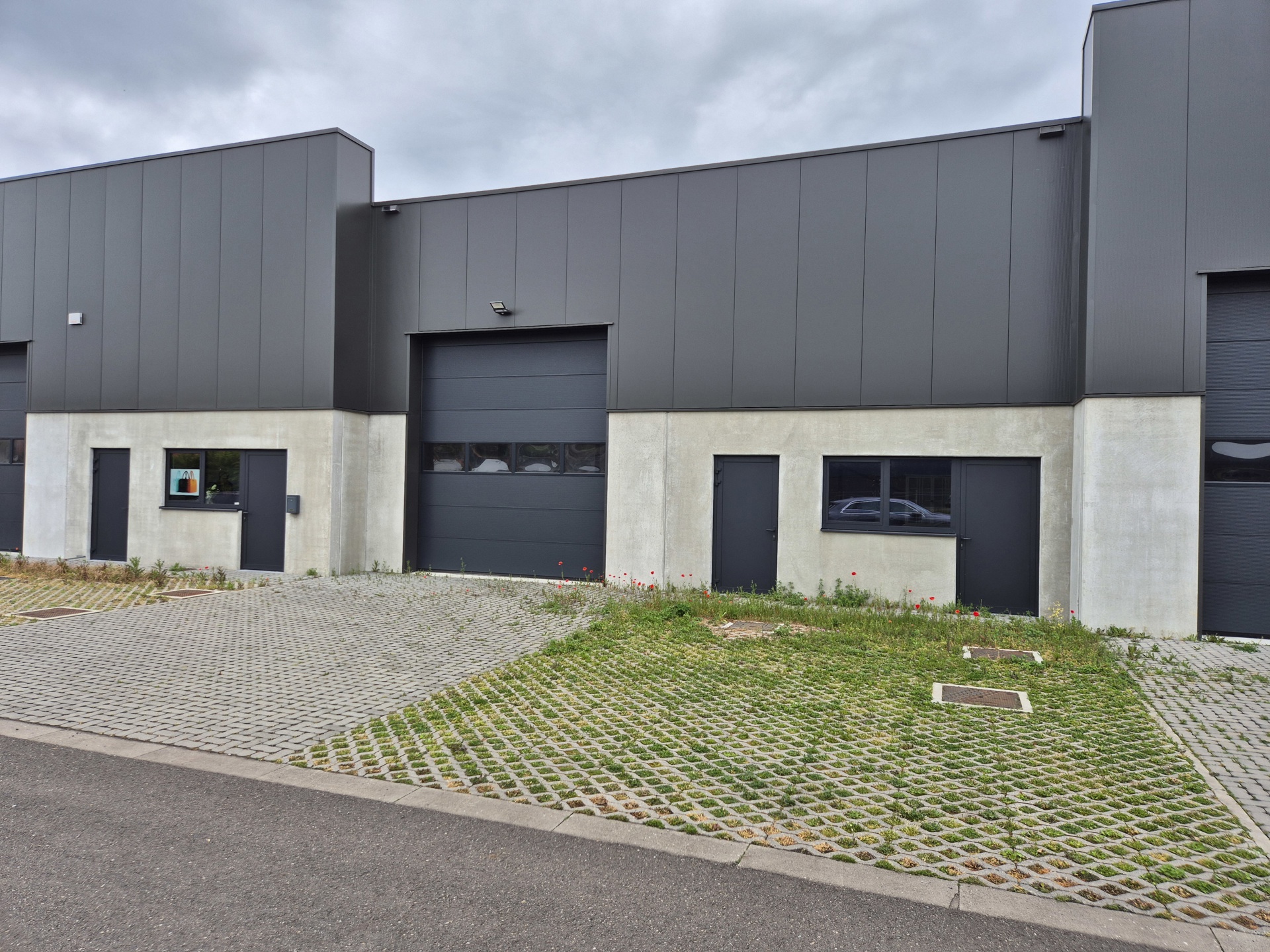 TE KOOP: recente KMO-unit van 288m² - foto 1