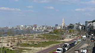 Weidse zichten op de Schelde, zowel vanuit uw leefruimte als uw eettafel én uw keuken, dankzij de gevel van bijna 12 meter.Recent opgeleverd met...