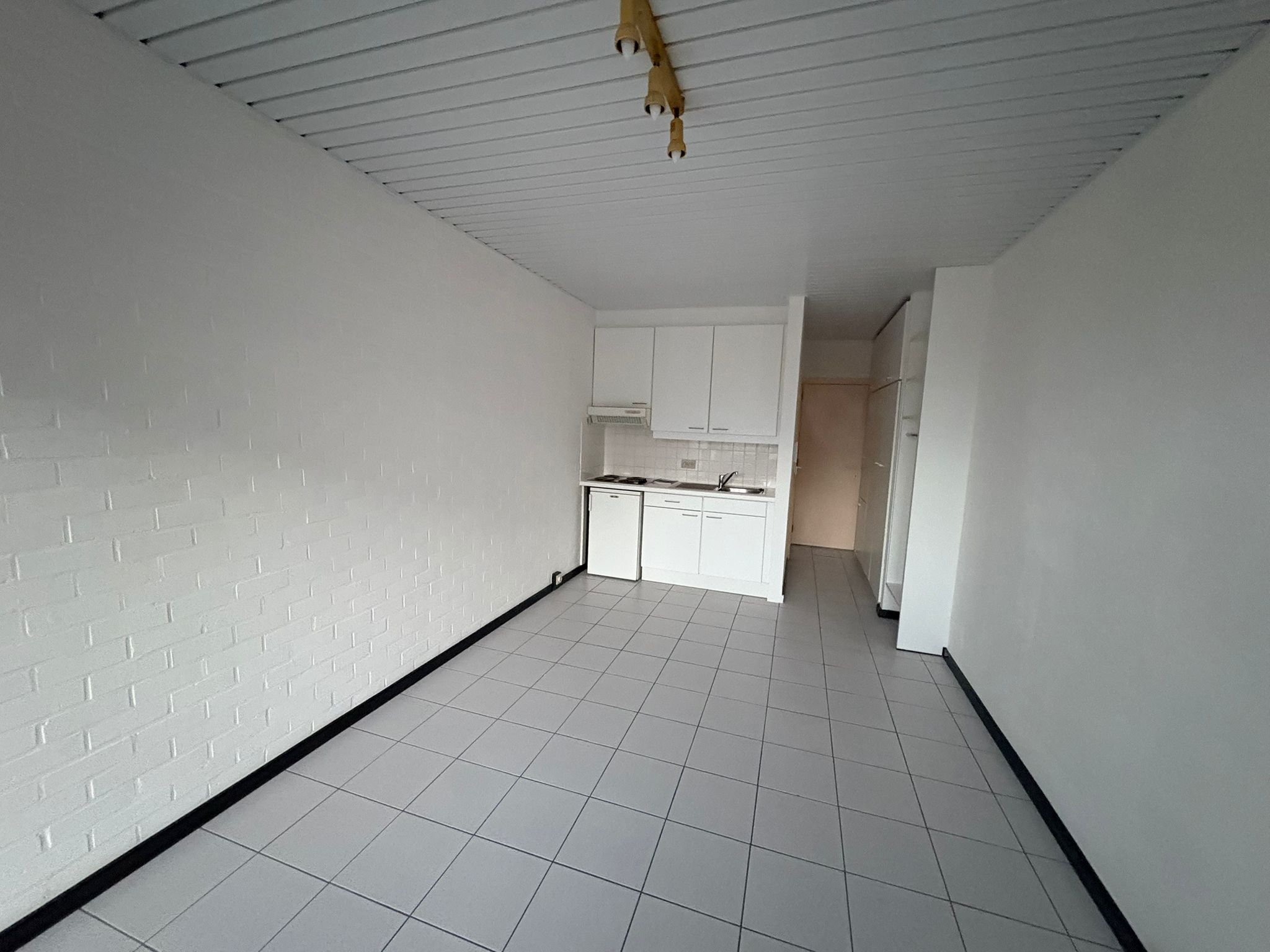 Knusse studio te huur vlak bij invalswegen en openbaar vervoer te Bredene! - foto 4