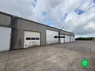 Deze opslagruimte heeft een oppervlakte van 100m², gelegen langs de Wikkelaarstraat te Vladslo (Diksmuide).Dit is enkel voorzien als opslagruimte...