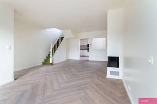 Charmante woning te koop in Edegem, aan de grens met MortselOp een rustige en bijzonder centrale locatie vind je deze gezellige woning met alle...