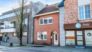 Te renoveren woning met veel mogelijkheden, gelegen op een zeer gunstige locatie in Maasmechelen, aan de Joseph Smeetslaan 106.Deze woning werd...