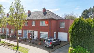 Bent u op zoek naar een solide woning waar ruimte, comfort en een lage energiefactuur centraal staan? Deze perfect onderhouden woning in Zele biedt...