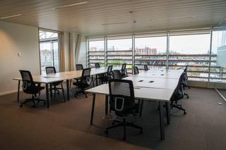 Fantastisch gelegen full service kantoor met een oppervlakte van 60 m² (+/- 12 personen) te huur NAAST de Kleine Ring (R40) en station...