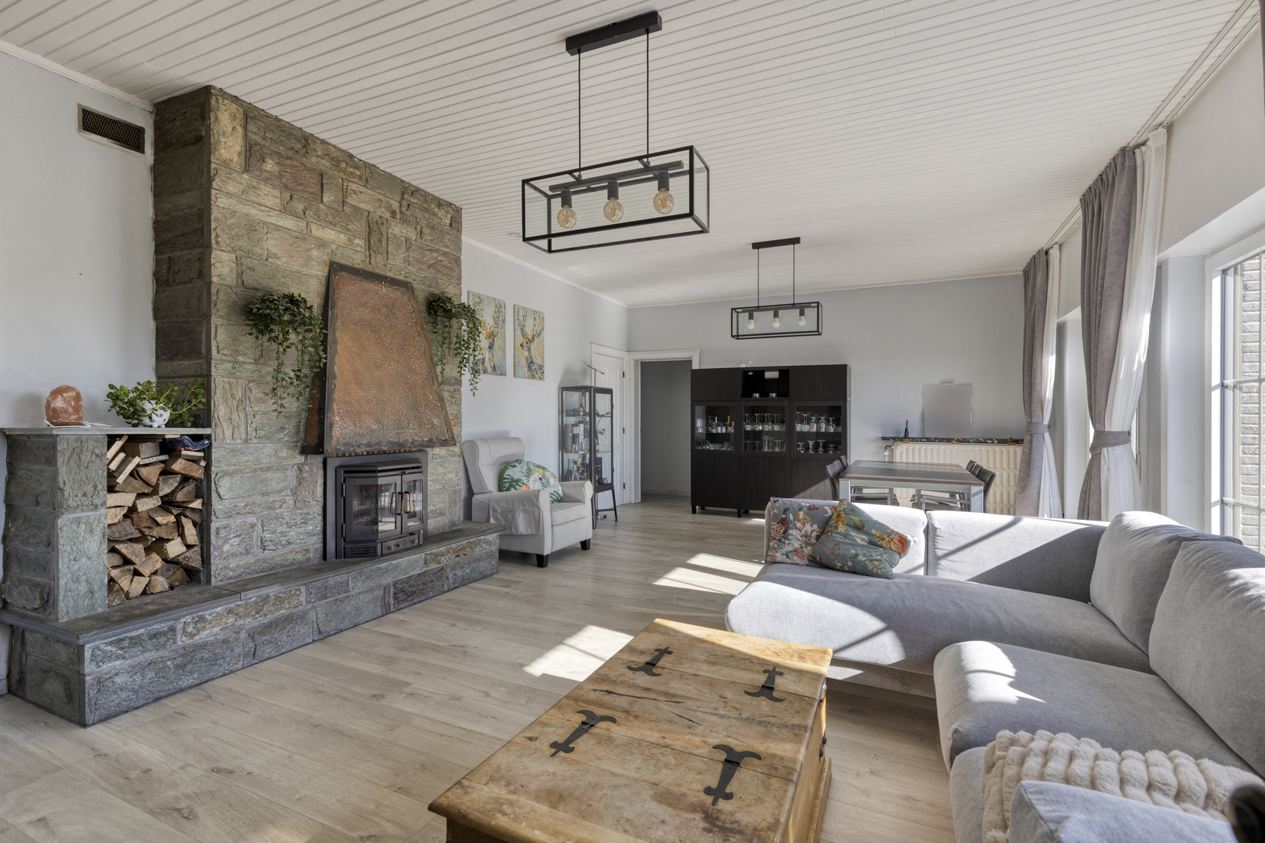 Ruime open bebouwing op 15a met prachtige tuin en garages - foto 4