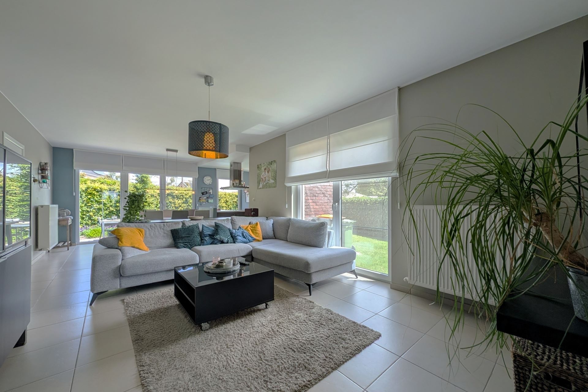 Instapklare halfopen woning met 3 slaapkamers en zwembad te Bilzen - foto 4
