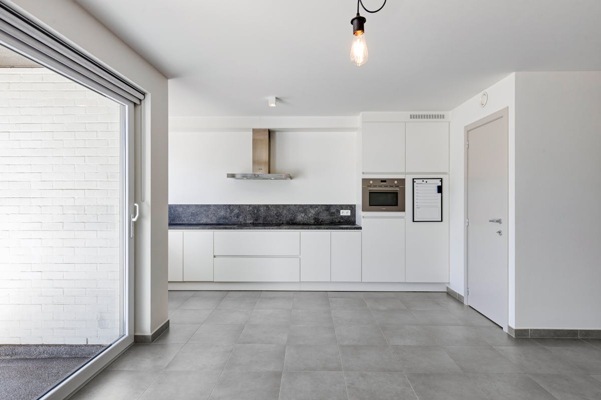 Appartement met 2 slaapkamers en staanplaats te Veurne. - foto 2