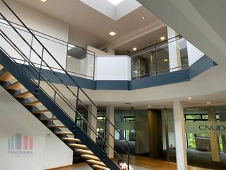 Deze uitstekend gelegen kantoorruimte van 1.118 m² , gecombineerd met de mogelijkheid van 190 m² opslagruimte, is te huur aan de drukke...