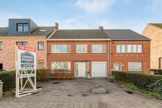 INDELINGBij het betreden van deze woning komt u in de inkomhal die toegang geeft tot de leefruimte en keuken. De woonkamer geeft dan toegang tot de...