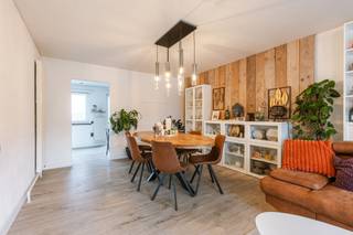 Are you looking for a spacious home with character and an excellent location in Ghent? Then this property at Brugsevaart 131 is definitely worth...