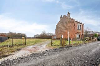 Bouwgrond van 13a70ca gelegen in de Kerkstraat te Kapellen, een rustige doodlopende straat. Het perceel heeft een straatbreedte van ca. 16,7 m en...