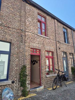 Brugge: zeer aangenaam gelegen rijwoning in de binnenstad nabij de Coupure, op 5 min van de Markt, in een rustgevende en charmante omgeving...