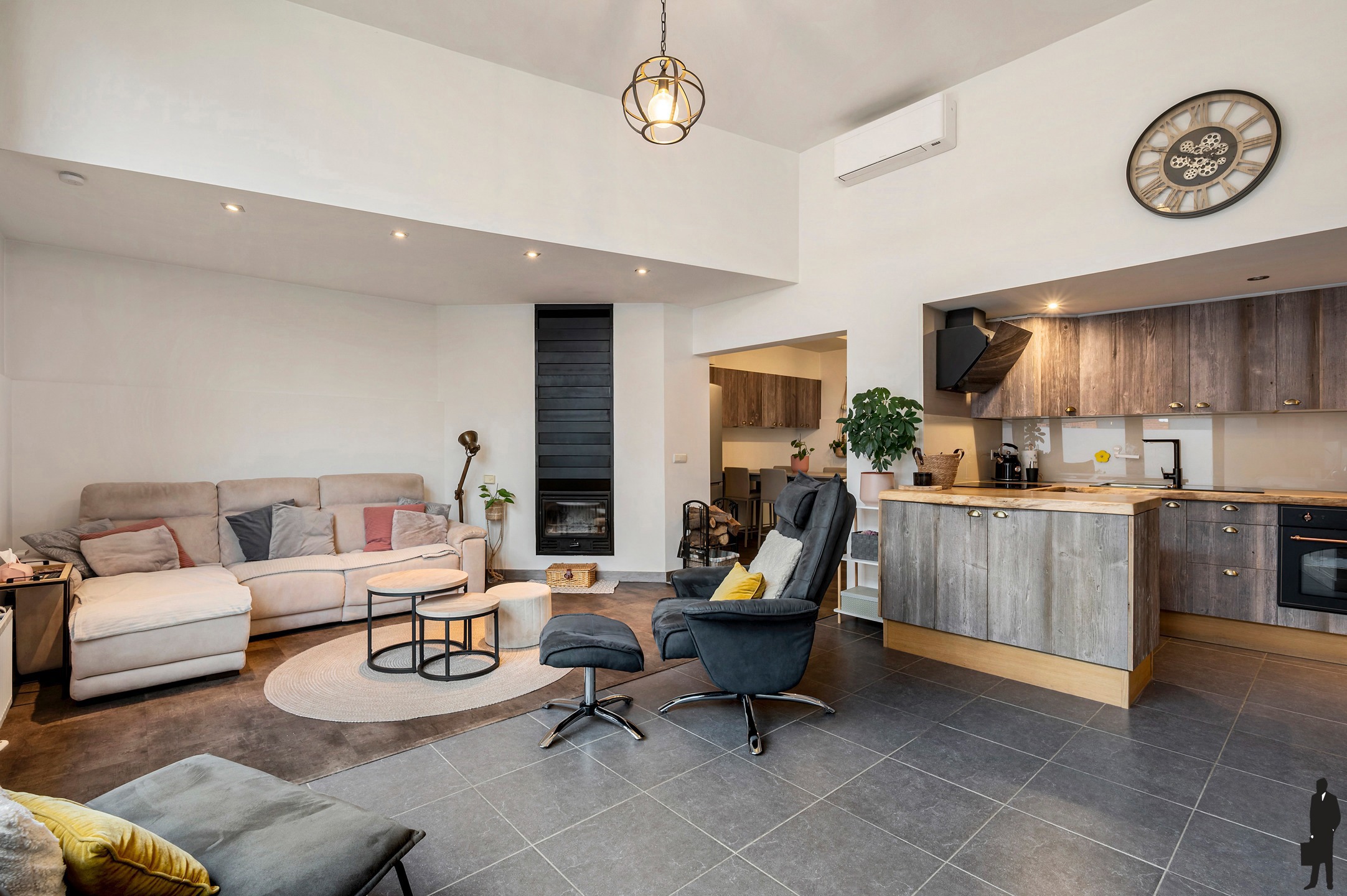 Zeer ruime en rustig gelegen met 3 slaapkamers en grote polyvalente ruimte. - foto 3