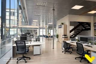 Commerciële handelsruimte of kantoor op toplocatie!Dit handelspand, met een totale oppervlakte van 400m², verdeeld over drie verdiepingen, is perfect...