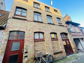 Brugge centrum, Vlakbij t' Zand en de Vestingen   Uiterst GEZELLIGE DUPLEX  LOFT STUDIO ONDER HET DAK    Living, open keuken, badkamer met ligbad ,...