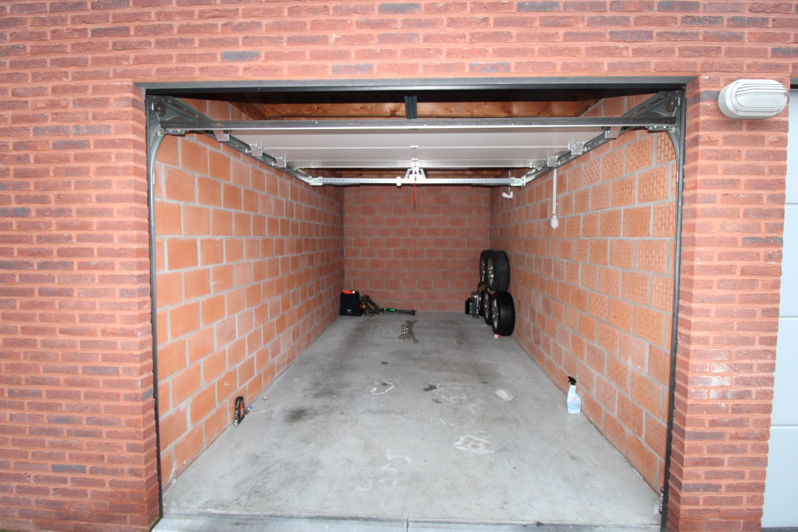 Afzonderlijke gemetste garage te huur in centrum Roeselare - foto 3