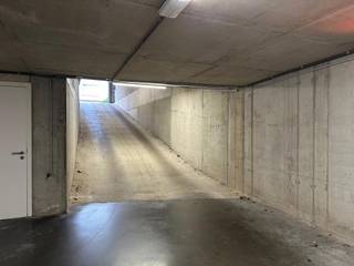 Ondergrondse autostaanplaats te koop in het luxueuze nieuwbouwproject Residentie Ruytenburg, gelegen in de Hendrik Marckstraat te Berchem.<br />De staanplaats bevindt zich op een toplocatie, vlakbij belangrijke invalswegen, openbaar vervoer, scholen en winkels.<br /><br />Interesse? Neem gerust contact op voor meer informatie.