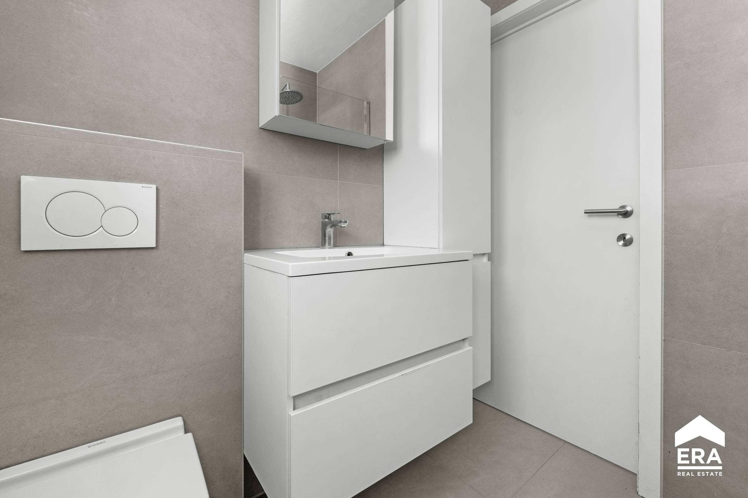 Ruime woonst met handelsruimte, atelier en garage - foto 4