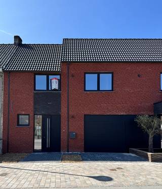 Nieuwbouwwoning te Slijpe. Op enkele minuten van Middelkerke en op een boogscheut van de autostrade Brugge – Veurne. In het centrum van Slijpe,...