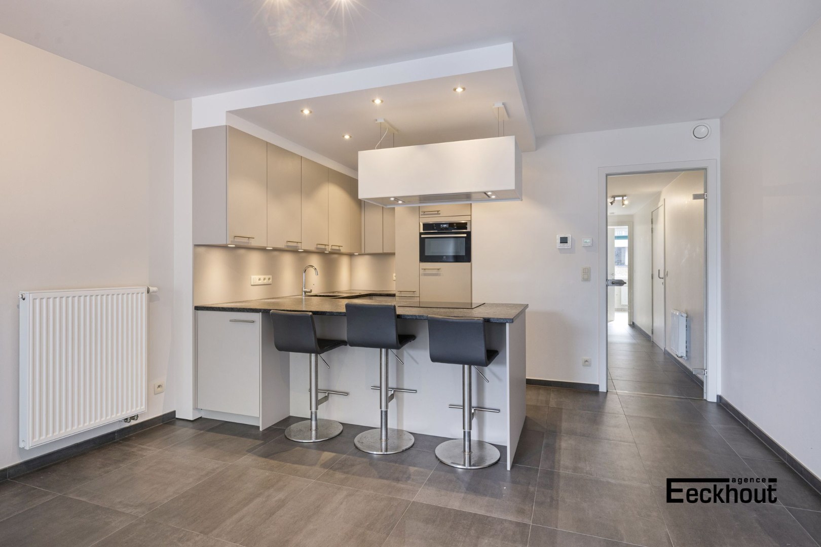 Instapklaar 2-slaapkamer appartement met ruim terras gelegen aan de Spuikom te Bredene! - foto 4