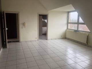 In centrum Hoogstraten gelegen dakappartement op de 3e verdieping met 1 slaapkamer, terras en garage. Zeer mooi uitzicht op het Begijnhof...